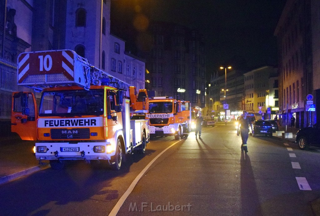 Feuer 2 Koeln Altstadt Nord Marzellenstr P04.JPG - Miklos Laubert